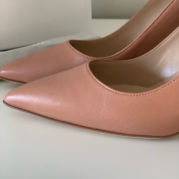 Manolo Blahnik BB 90 Leather Pumps - Picture 5 of 14